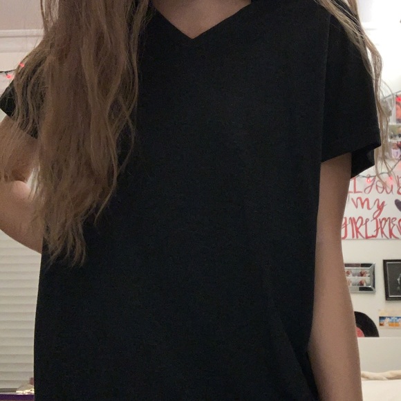 Two V neck kuwalla tees - Picture 2 of 4